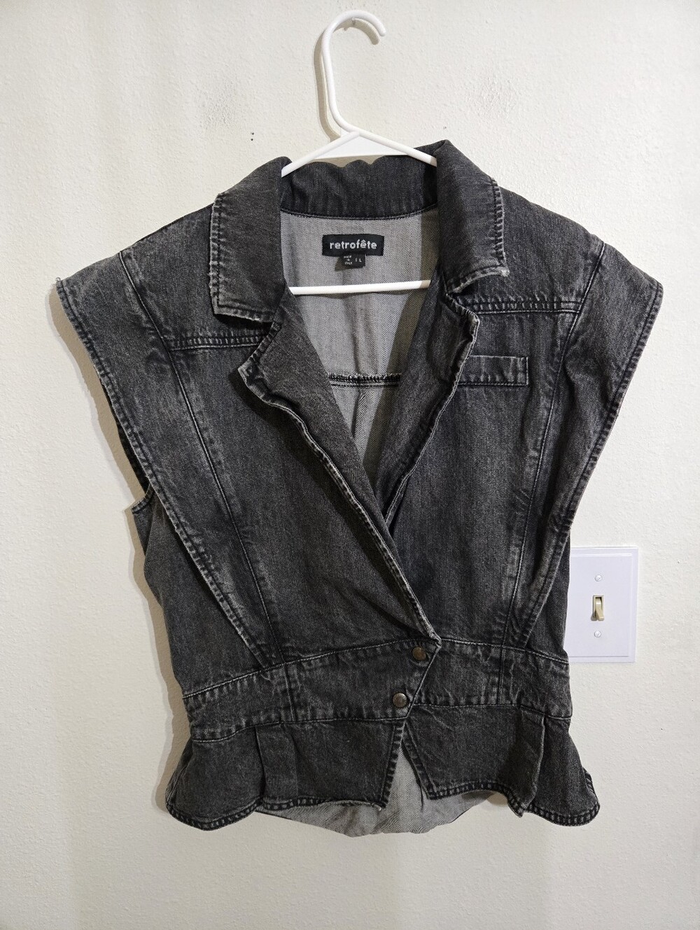 Retrofit Sleeveless Black Washed Denim Vest